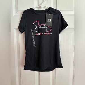 Girls Under Armour  Black /Pink Short Sleeve Shirt Size Youth Small. NWT